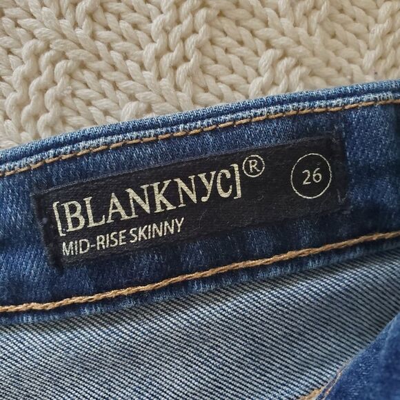 Blank NYC Mid-Rise Skinny Distressed Jeans sz 26x24 - Picture 11 of 12